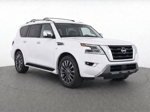 Used 2022 Nissan Armada Platinum w/ Captain's Chairs Package RWD image 3