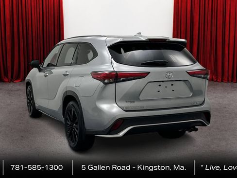 Used 2023 Toyota Highlander XSE AWD/4WD image 7