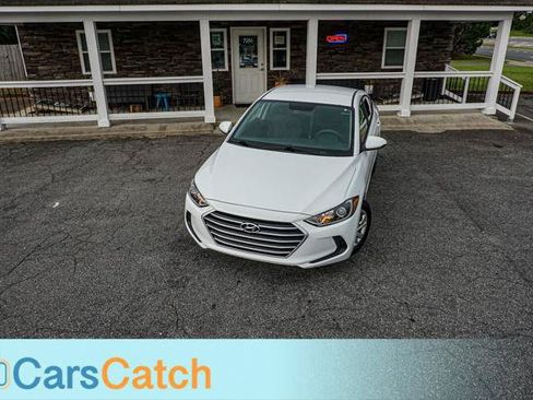 Used 2018 Hyundai Elantra SE FWD image 3