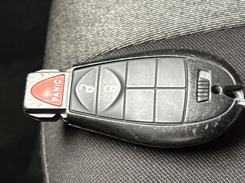 Used 2015 Jeep Cherokee Sport image 34