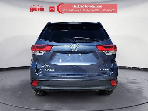 Used 2019 Toyota Highlander XLE AWD/4WD image 4