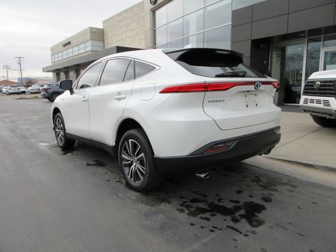 Used 2021 Toyota Venza LE image 7