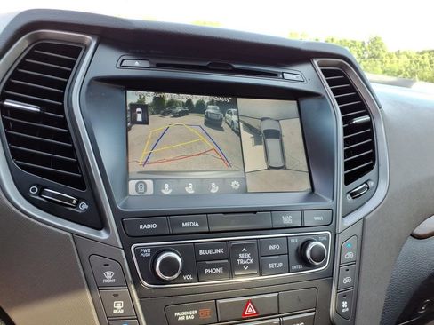 Used 2018 Hyundai Santa Fe Limited FWD image 16