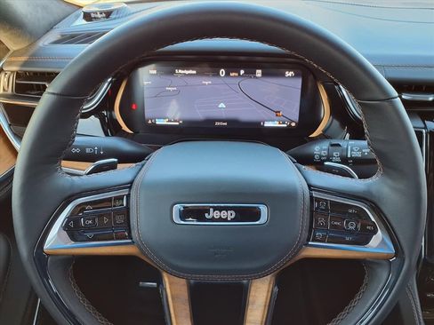 Certified 2025 Jeep Grand Cherokee Summit image 11