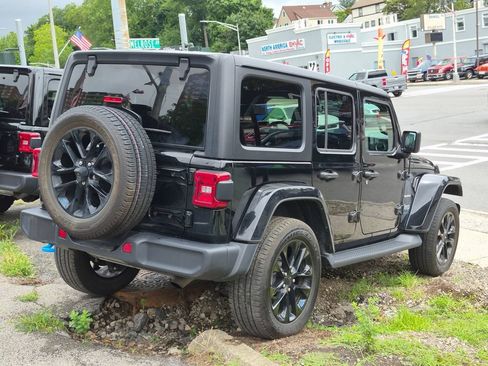Used 2023 Jeep Wrangler Unlimited Sahara w/ Cold Weather Group AWD/4WD image 5