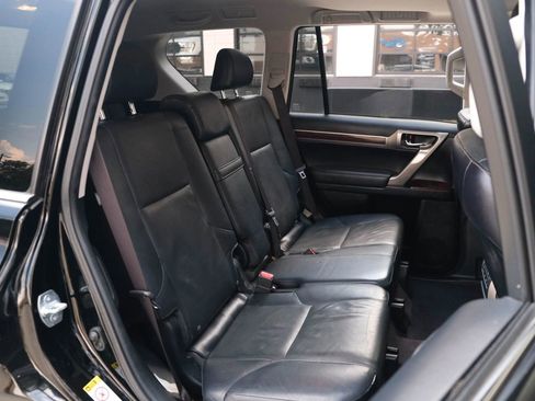 Used 2017 Lexus GX 460 image 31