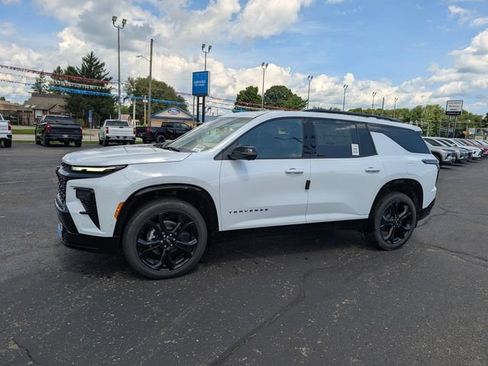 New 2027 Chevrolet Traverse RS w/ LPO, Floor Liner Package AWD/4WD image 4