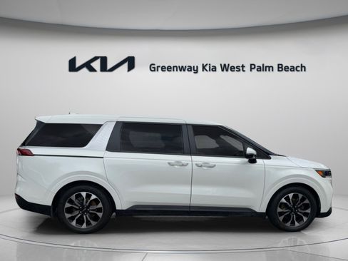 Used 2023 Kia Carnival EX FWD image 8