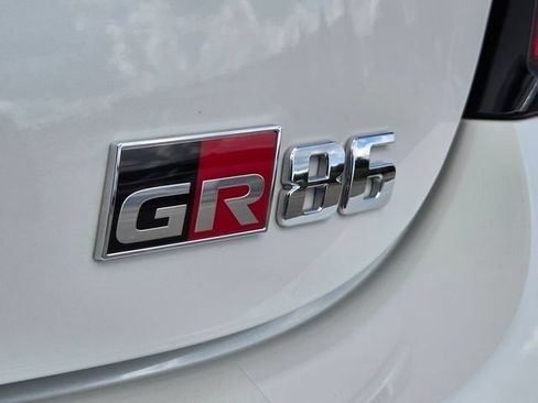 Used 2022 Toyota GR86 Premium w/ GR Appearance Package 1 (TMS RWD image 9