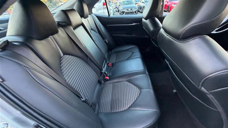 Used 2021 Toyota Camry SE FWD image 11