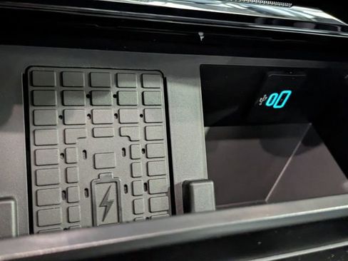 New 2026 Ford F250 Lariat w/ Black Appearance Package image 27