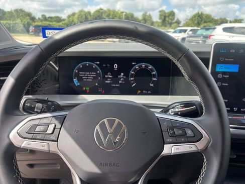 Used 2026 Volkswagen Tiguan SE AWD/4WD image 30