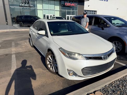 Used 2013 Toyota Avalon XLE Touring FWD image 4