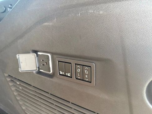 Used 2023 Chevrolet Suburban RST w/ Luxury Package image 17