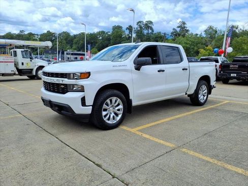 Used 2020 Chevrolet Silverado 1500 Custom w/ Custom Value Package AWD/4WD image 3