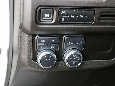 Used 2024 GMC Yukon SLT image 21