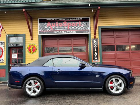 Used 2010 Ford Mustang GT image 4