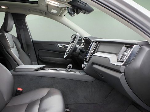 Certified 2025 Volvo XC60 B5 Plus image 24