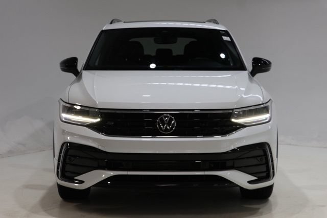 Used 2022 Volkswagen Tiguan SE R-Line FWD image 2