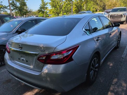 Used 2016 Nissan Altima 2.5 SV w/ Convenience Package FWD image 5
