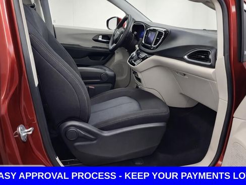 Used 2020 Chrysler Voyager LX FWD image 15