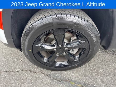 Used 2023 Jeep Grand Cherokee L Laredo AWD/4WD image 31
