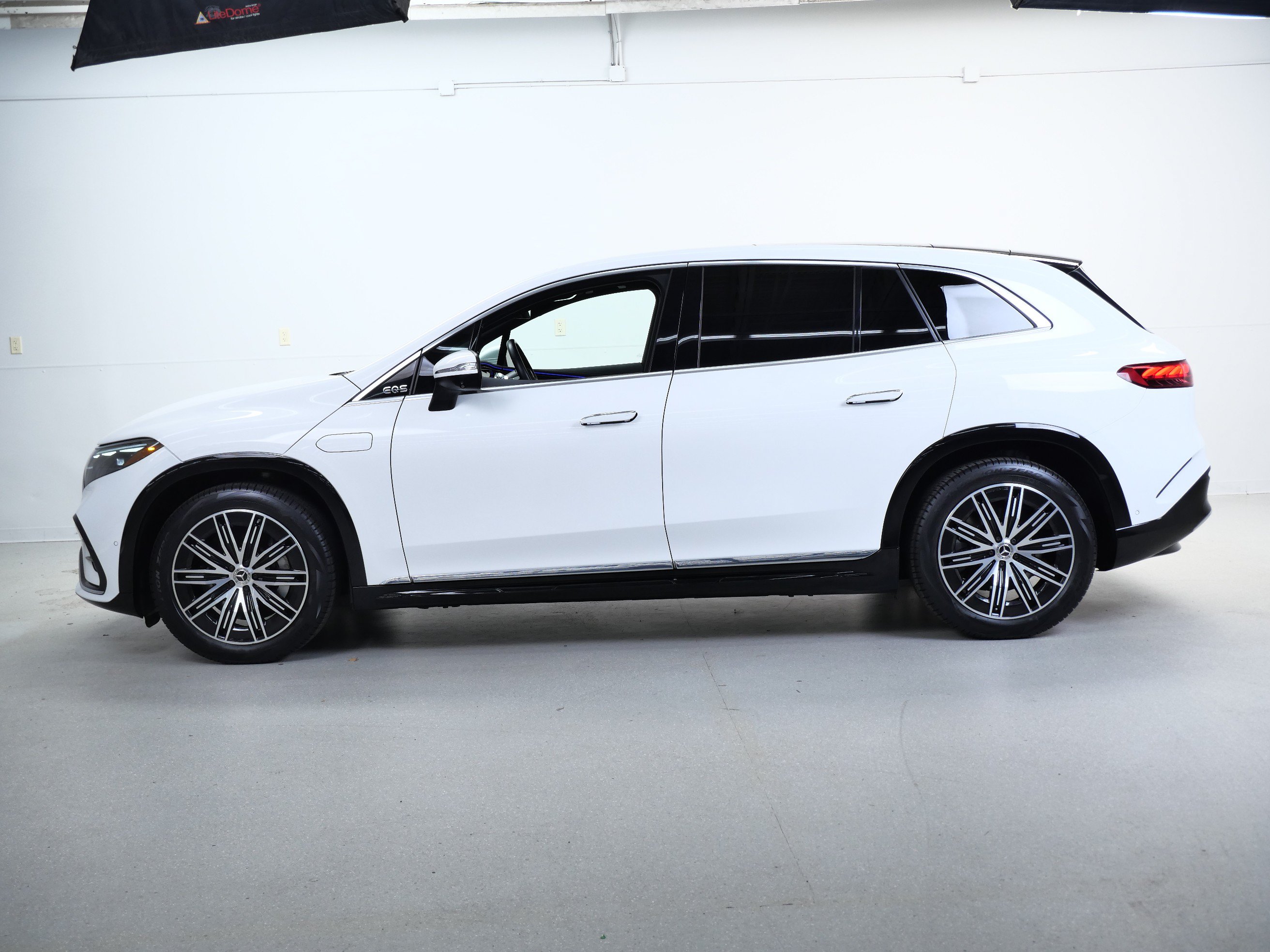 Certified 2023 Mercedes-Benz EQS 580 4MATIC SUV image 9