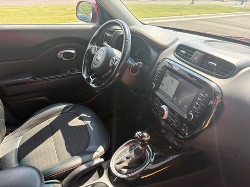Used 2017 Kia Soul ! w/ Tech Package FWD image 14
