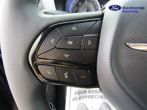 Used 2025 Chrysler Pacifica Limited FWD image 29