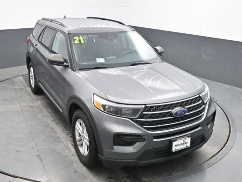 Used 2021 Ford Explorer XLT AWD/4WD image 34