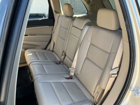 Used 2015 Jeep Grand Cherokee Limited w/ Luxury Group II image 19