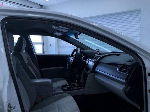 Used 2014 Toyota Camry LE image 22