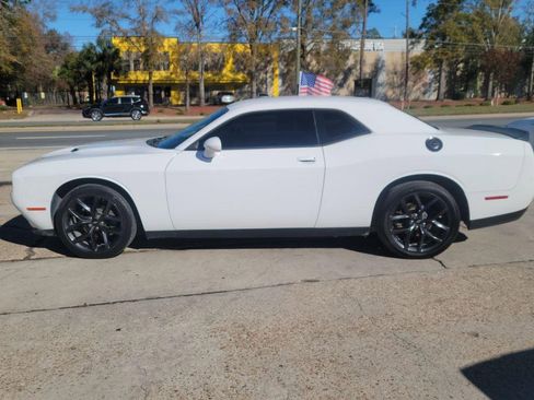 Used 2019 Dodge Challenger SXT w/ Blacktop Package image 8