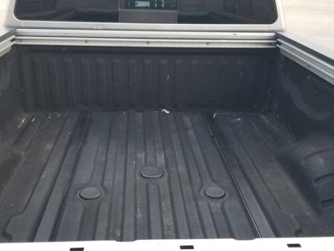 Used 2016 Nissan Titan SL image 5