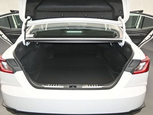 Used 2025 Toyota Camry SE w/ Convenience Package FWD image 13