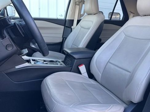 Used 2020 Ford Explorer Limited w/ Class III Trailer Tow Package image 35