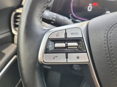 Used 2023 Kia Telluride EX image 32