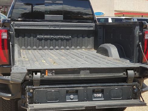 Used 2024 GMC Sierra 2500 Denali Ultimate AWD/4WD image 10