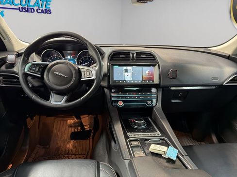 Used 2020 Jaguar F-PACE Prestige AWD/4WD image 12