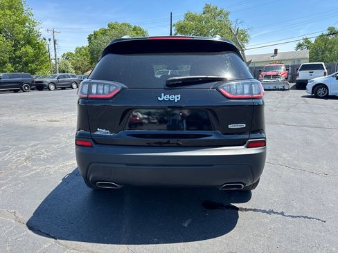 Used 2019 Jeep Cherokee Latitude Plus w/ Cold Weather Group FWD image 4