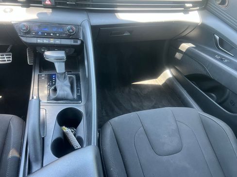 Used 2025 Hyundai Elantra Sport FWD image 32