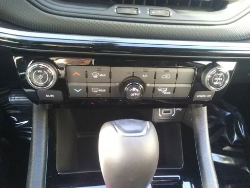 New 2026 Jeep Compass Latitude AWD/4WD image 19