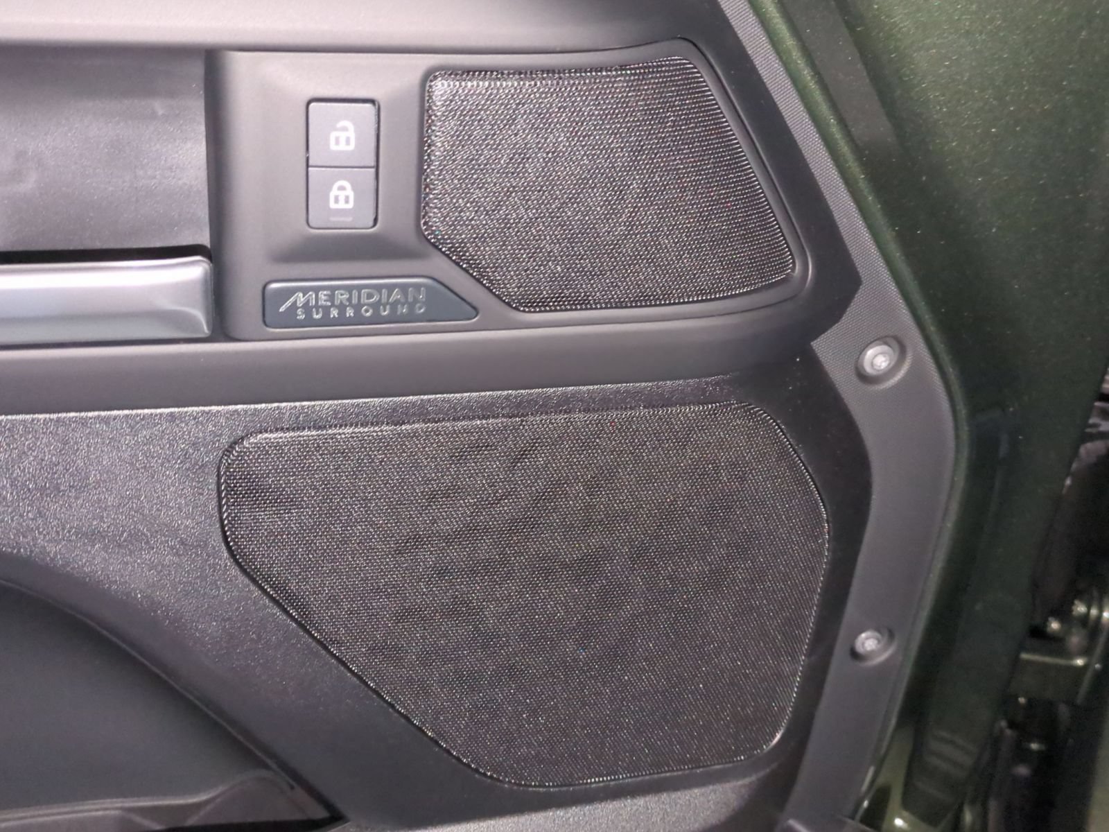 New 2026 Land Rover Defender 110 X-Dynamic SE AWD/4WD image 13