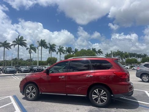 Used 2017 Nissan Pathfinder SL FWD image 10