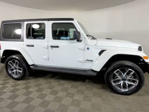 Used 2024 Jeep Wrangler Unlimited w/ Convenience Group AWD/4WD image 3