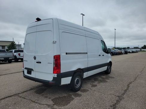 Used 2025 Mercedes-Benz Sprinter 2500 image 18