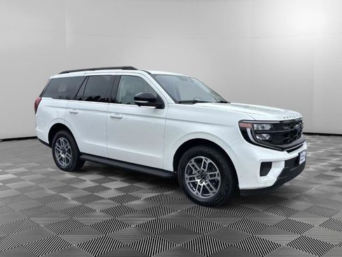 Used 2025 Ford Expedition Active image 2