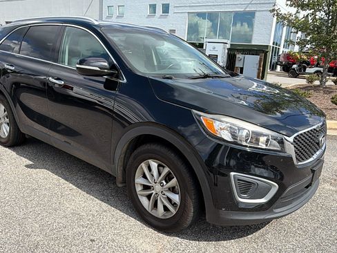 Used 2017 Kia Sorento FWD image 5