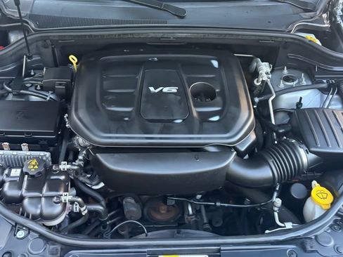 Used 2018 Jeep Grand Cherokee Laredo AWD/4WD image 27