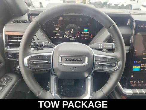 Used 2025 GMC Yukon Denali AWD/4WD image 16